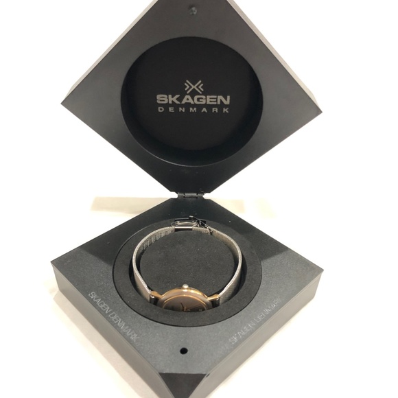 Skagen Signatur Two-Hand Silver-Tone Womens Stainless Steel Mesh Watch - Picture 8 of 9